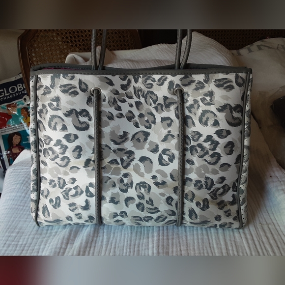 EUC Prenelove Extra Large Tote - Picture 10 of 13